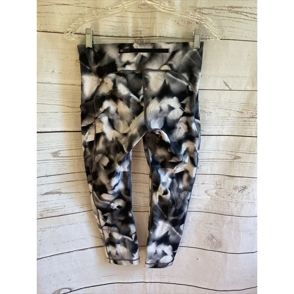 RARE Lululemon  INSPIRE Tight NWOT BLACK CLOUD TIE DYE  6 RUN Crop